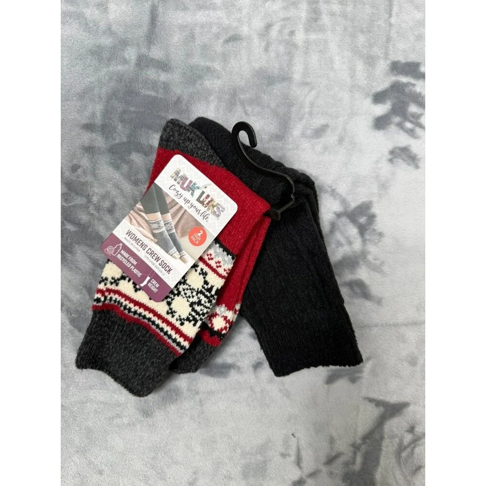 Muk Luk Women’s  2 Pair Pack Crew Height Socks size 6-11 Red